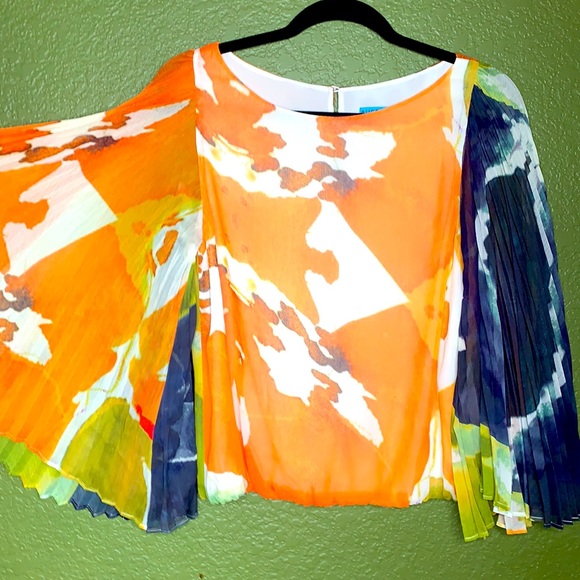 Alice + Olivia  wing sleeves blouse - Picture 5 of 8